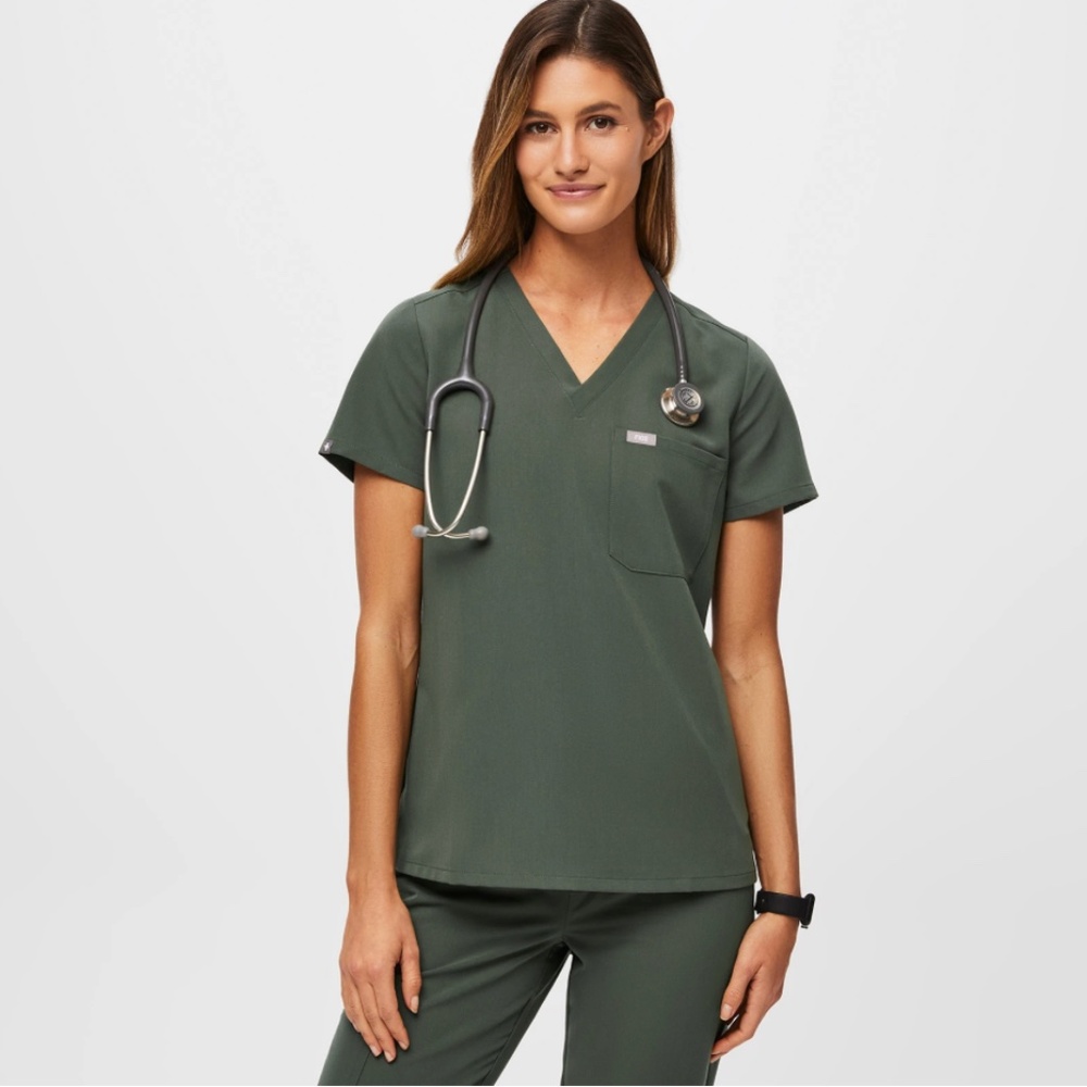FIGS Catarina One-Pocket Scrub Top in Sage Small Short Regular